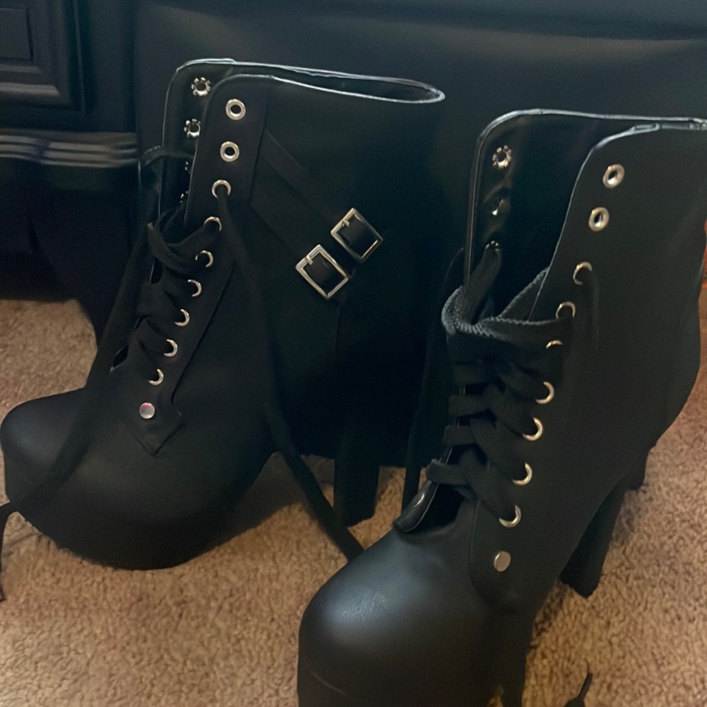 Size 39 Platform Black lace up booties with buckles